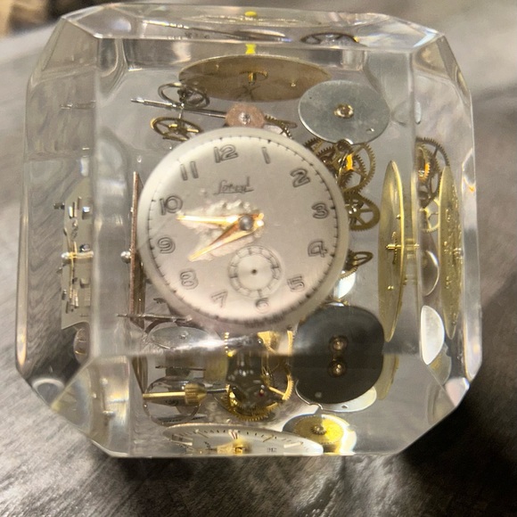 Vintage Frozen Time Faceted Lucite Exploded Watch/Clock Parts Paperweight 3”. - Picture 6 of 9